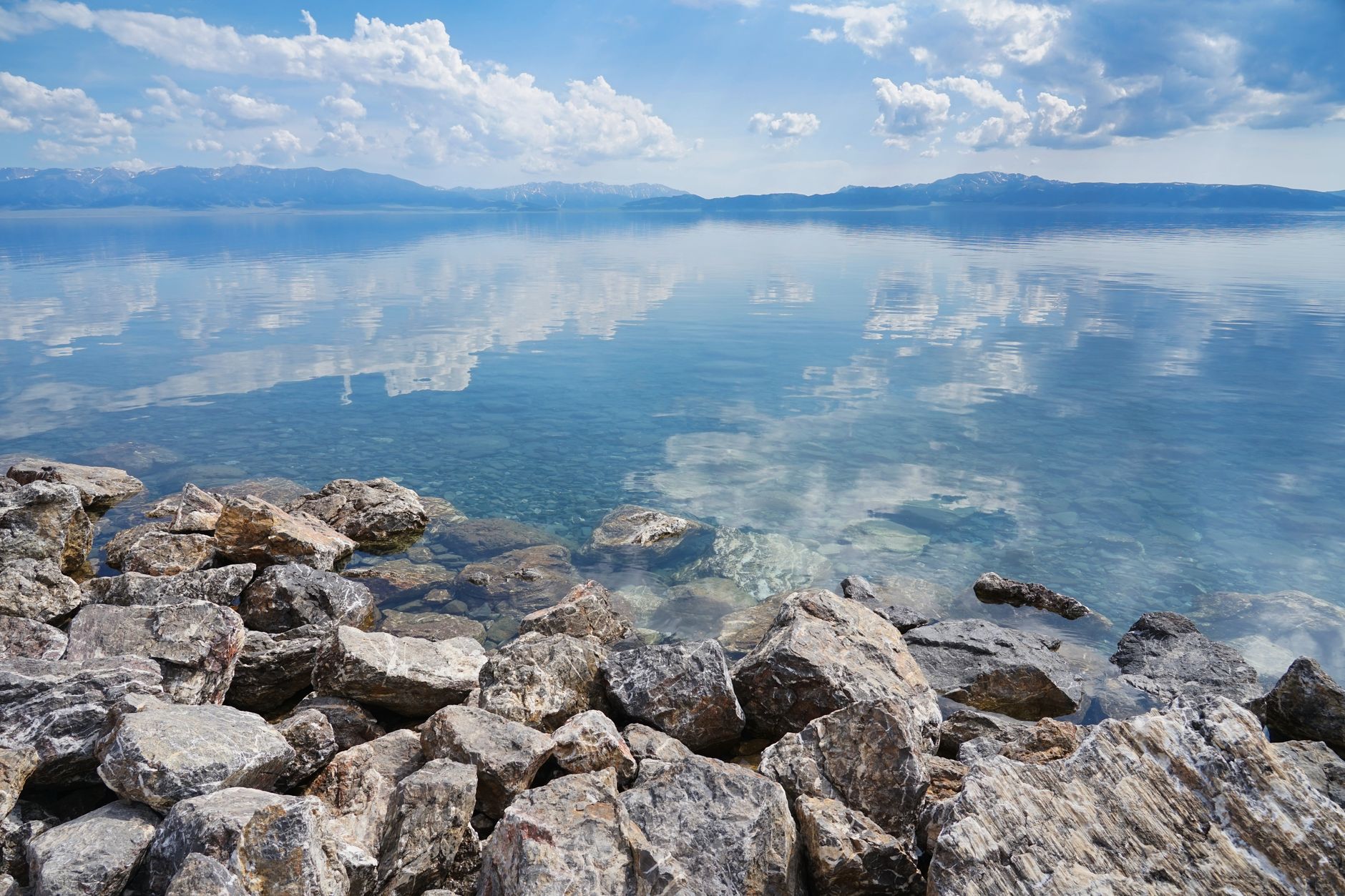 Göl kıyısı